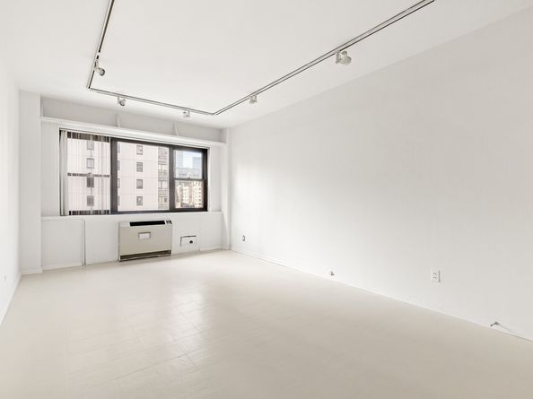 165 East 72nd Street 11C, New York NY 10021