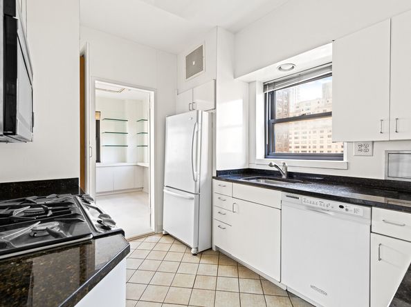 165 East 72nd Street 11C, New York NY 10021