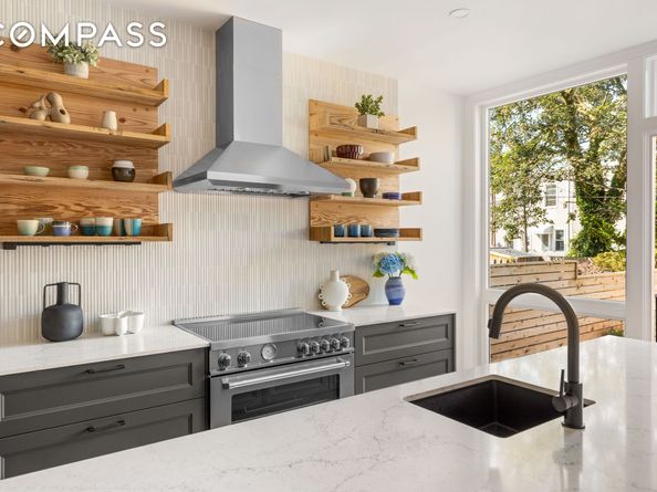 102 East 4th Street, Brooklyn NY 11218