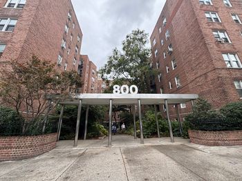 800 Grand Concourse