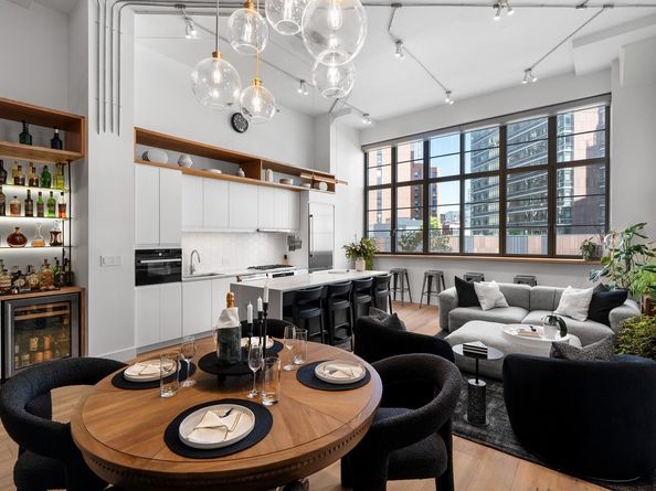 27-28 Thomson Avenue 304, Queens NY 11101