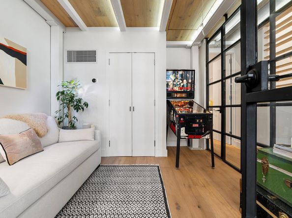 27-28 Thomson Avenue 304, Queens NY 11101