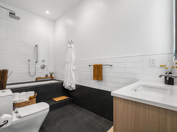 27-28 Thomson Avenue 304, Queens NY 11101