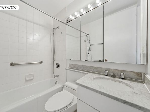 350 West 50th Street 4K, New York NY 10019