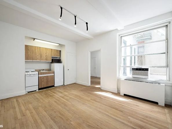325 West 45th Street 108, New York NY 10036