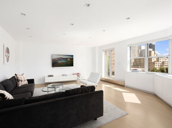 165 East 72nd Street 20A, New York NY 10021