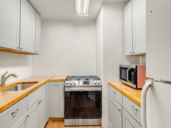 333 Pearl Street 21H, New York NY 10038