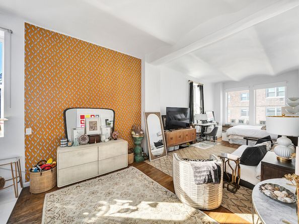 9 Barrow Street 7B, New York NY 10014
