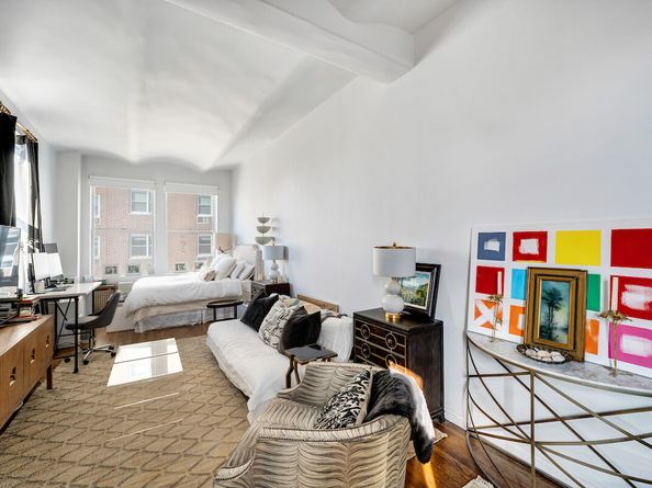 9 Barrow Street 7B, New York NY 10014