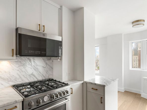 2 5th Avenue 17R, New York NY 10011