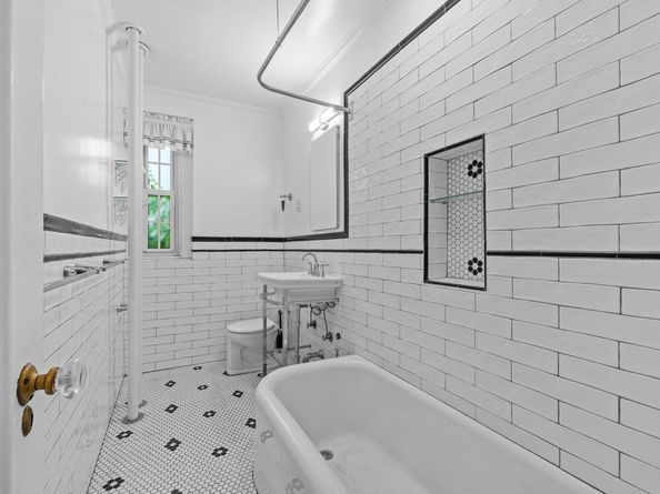 525 West 238th Street 1L, Bronx NY 10463