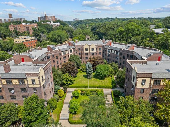 525 West 238th Street 1L, Bronx NY 10463