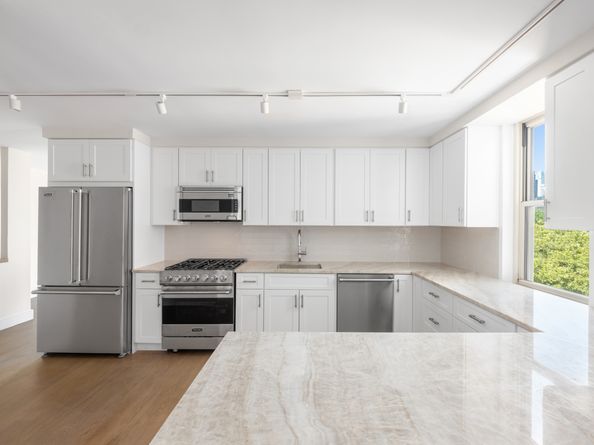 555 Main Street 909, New York NY 10044