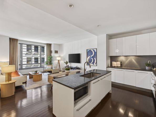 4 West 21st Street 7B, New York NY 10010
