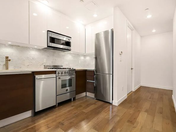 11-35 45th Avenue 3H, Queens NY 11101