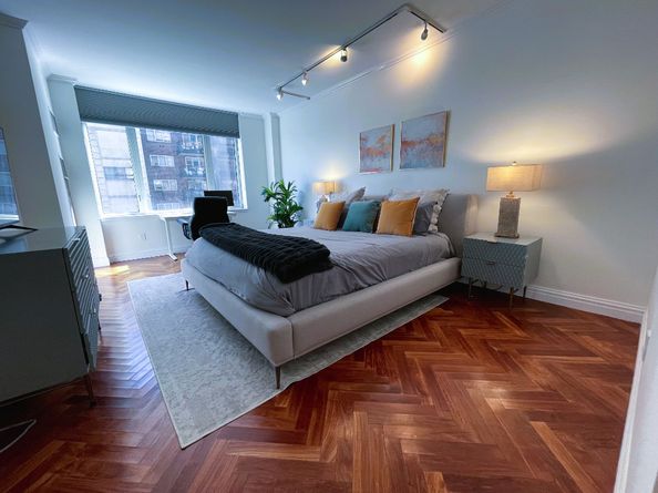 90 East End Avenue 6B, New York NY 10028