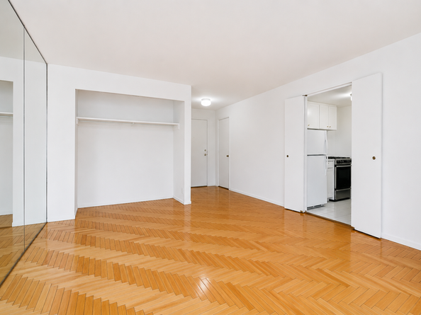 106 Central Park S 17O, New York NY 10019