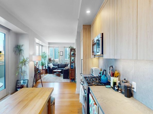 24-16 Queens Plaza S 7B, Queens NY 11101