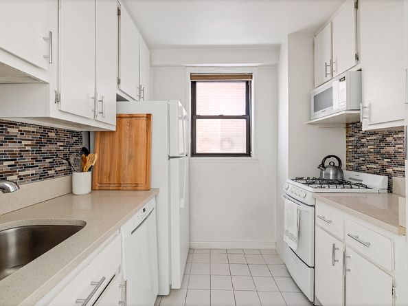 330 3rd Avenue 2/J, New York NY 10010