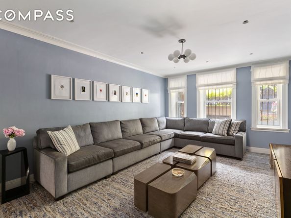 135 West 77th Street, New York NY 10024