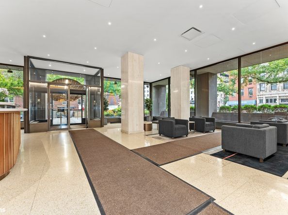 201 East 17th Street 8F, New York NY 10003