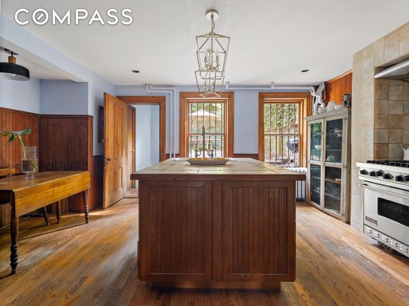 309 Vanderbilt Avenue, Brooklyn NY 11205