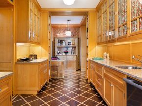 720 Park Avenue 10A, New York NY 10021