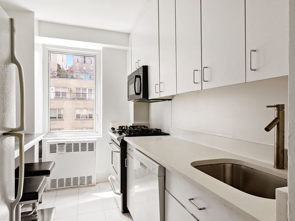 411 East 53rd Street 12D, New York NY 10022