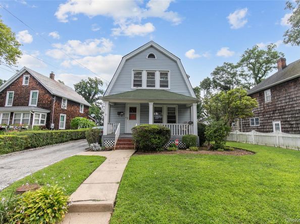 48 Saint Marks Place, Roslyn Heights NY 11577