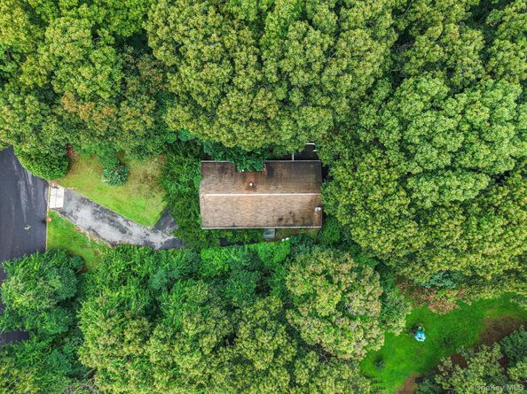 107 W Farm Drive, Melville NY 11747