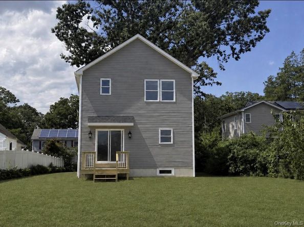 35 Bedford Street, Wyandanch NY 11798