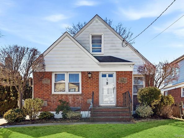 64 W Fenimore Street, Valley Stream NY 11580
