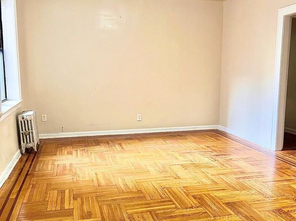 61-40 Saunders St A12, Rego Park NY 11374