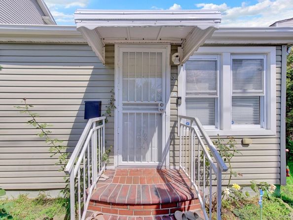 2 Sampson Street E, East Rockaway NY 11518