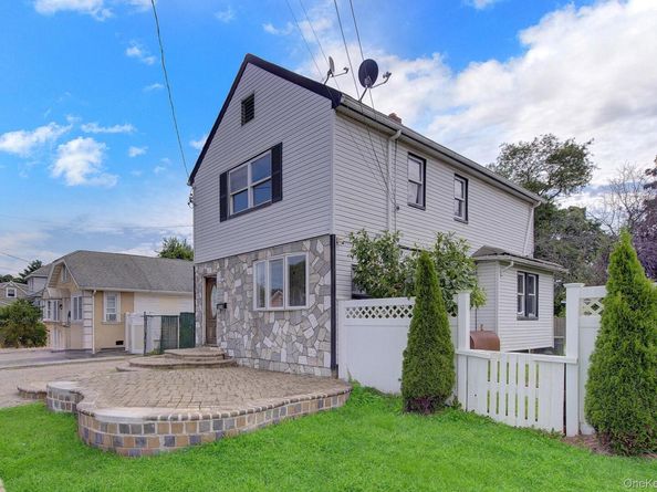 104 E Pennywood Avenue, Roosevelt NY 11575