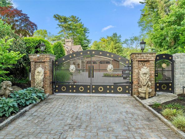213 Guinea Woods Road, Old Westbury NY 11568