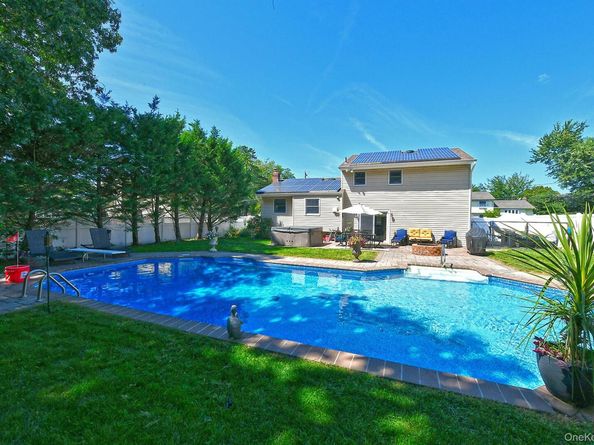 21 Campo Avenue, Selden NY 11784
