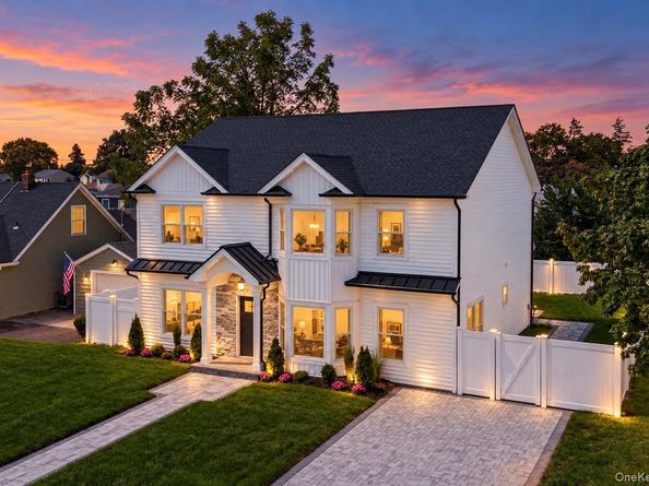 84 Rope Lane, Levittown NY 11756