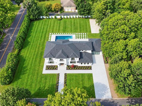 1073 Westminster Avenue, Dix Hills NY 11746