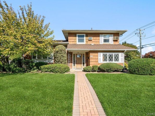 430 Violet Street, Massapequa Park NY 11762