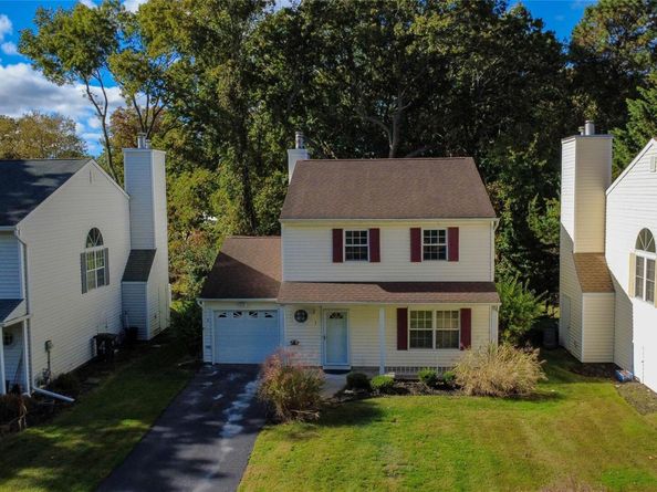 3 Deer Path, Coram NY 11727