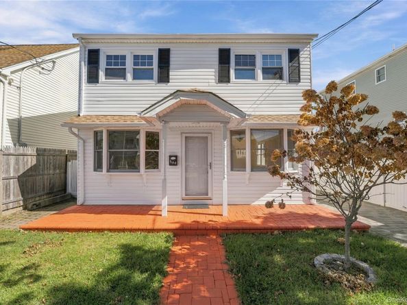 644 S 8th Street, Lindenhurst NY 11757