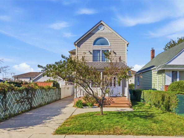 33 3rd Avenue, New Hyde Park NY 11040