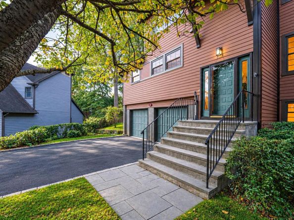 8 Adams Court, Oyster Bay NY 11771