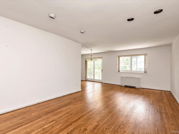 30 Barstow Road 3A, Great Neck NY 11021