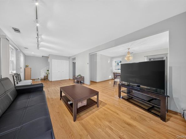 6861 Cloverdale Boulevard 108, Bayside NY 11364