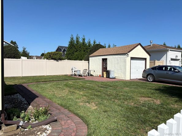 39 Emma Street, Bethpage NY 11714