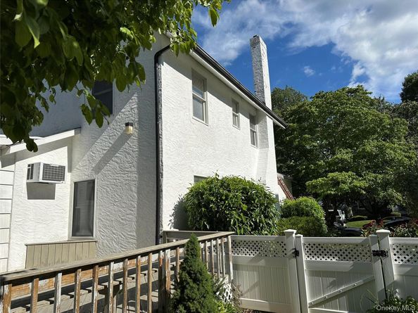 17 Cypress Avenue, Port Washington NY 11050