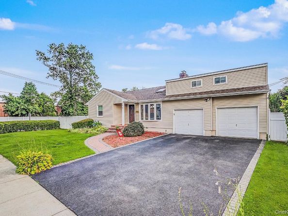 28 Greenvale Lane, Syosset NY 11791