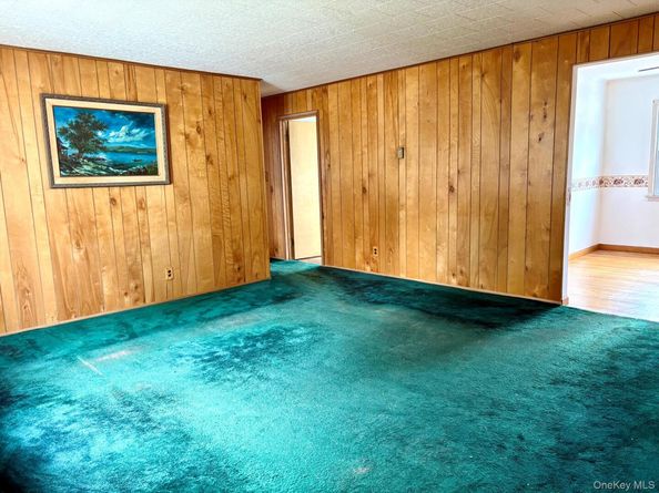 67 Maple Drive, Lindenhurst NY 11757
